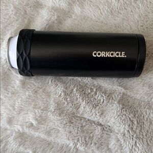 NWOT CORKCICLE 12 oz Slim Can Cooler, Black